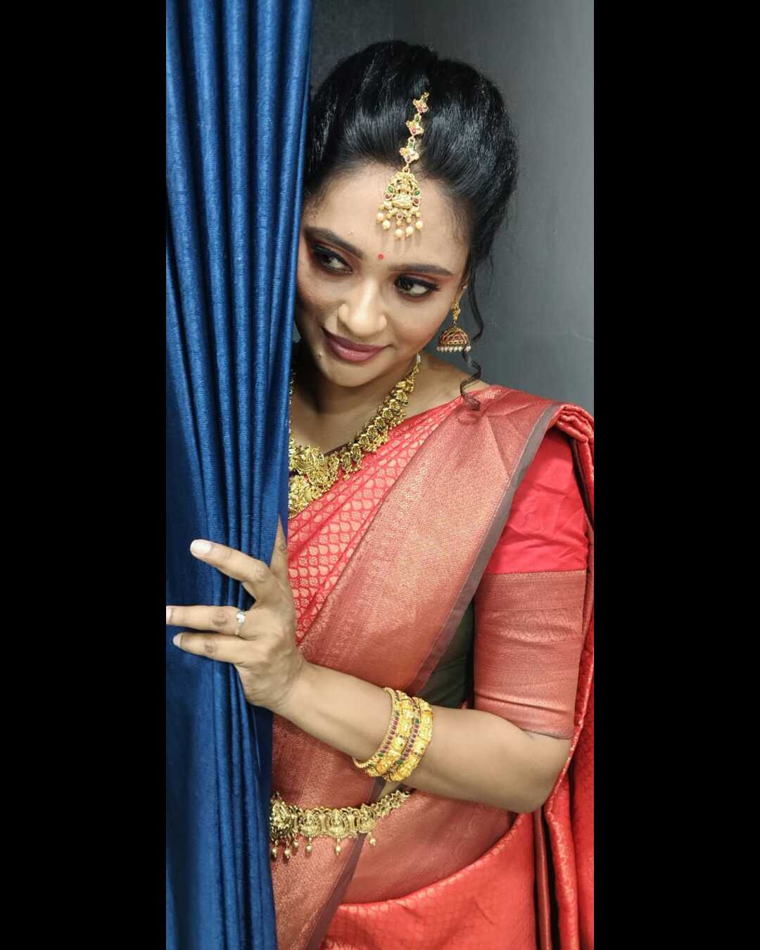 South Indian bridal makeup with jasmine bun hairstyle